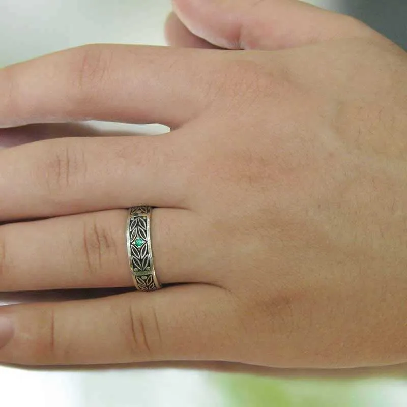 Подарочное кольцо Huitan на годовщину в стиле ретро для женщин со старинными листьями, выгравированными на одном крошечном зеленом камне с кубическим цирконом, кольца на палец Q0705035800