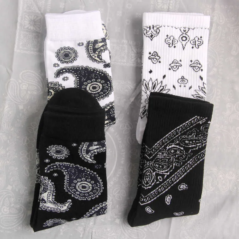 Siyah Beyaz Pamuk Komik Çiçek Çorap Bandanna Paisley West Coast Siyah Hiphop Pop Üst Street Skate Moda Kaykay Gençlik X0710