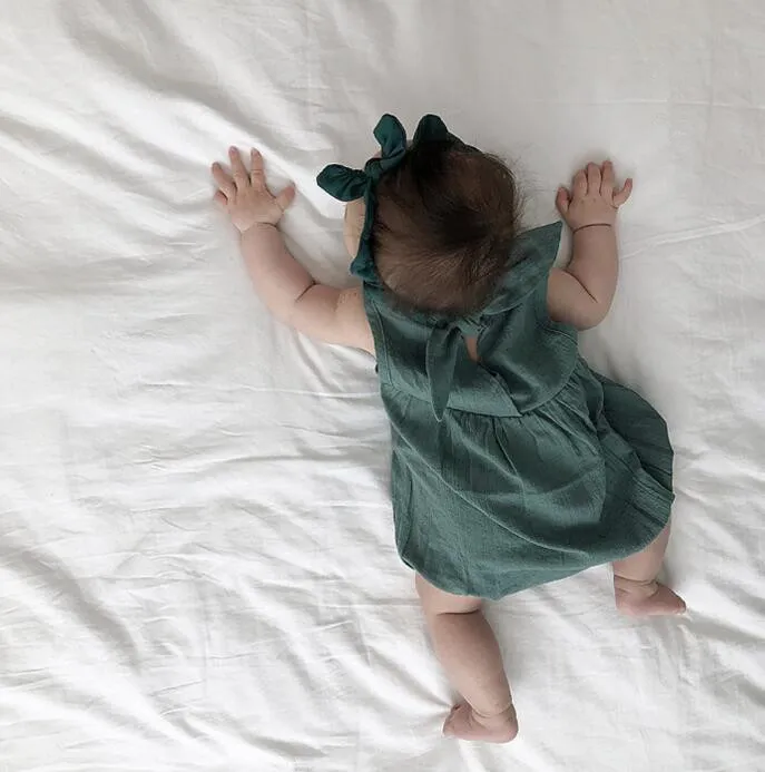 Summer Korean style infant baby girls cotton linen sleevless rompers with hair band cute bowknot solid color jumpsuits 210508