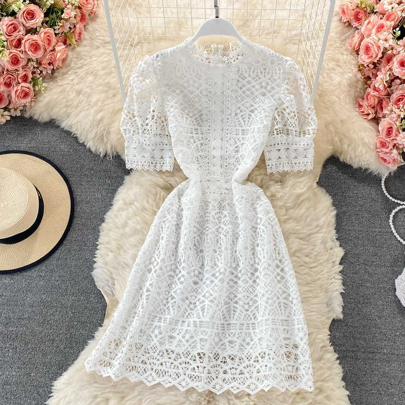 Blue/Pink/White Hollow Out Dress Women Vintage Short Sleeve Round Neck A-Line Lace High Waist Mini Vestidos Female Summer 2021 Y0603