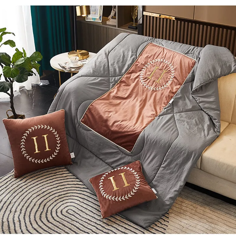 Modebrev filtar Luxury Cushion Designer Dekorera Bolster Luxurys designers kudde filt kudde heminredning utgifter fyra s￤songer d2110081z