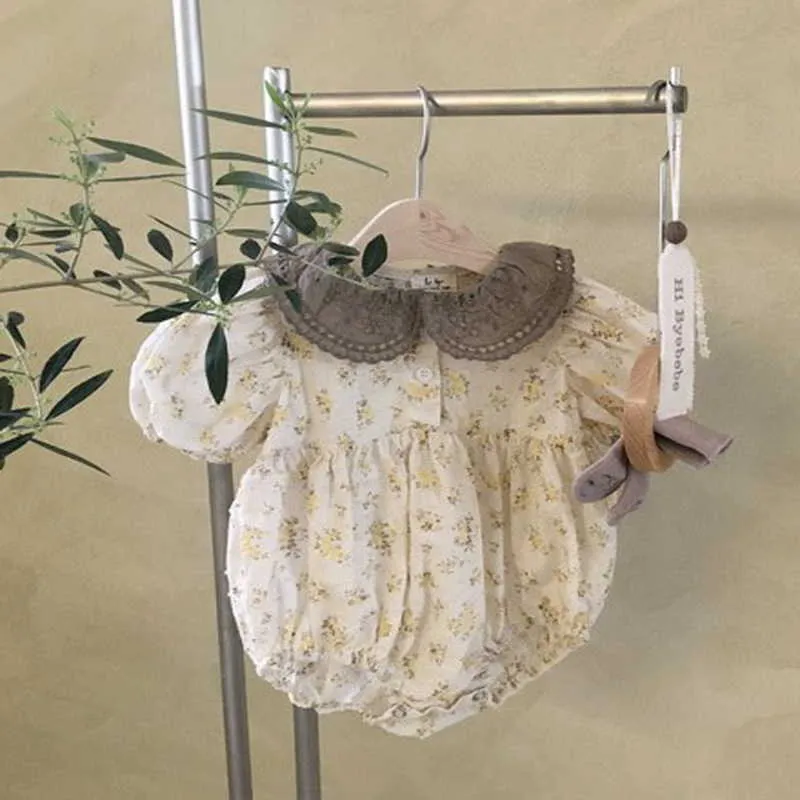 Koreansk stil sommar baby flicka bodysuit Peter pan krage blommig jumpsuit med keps född kläder söt e803 210610