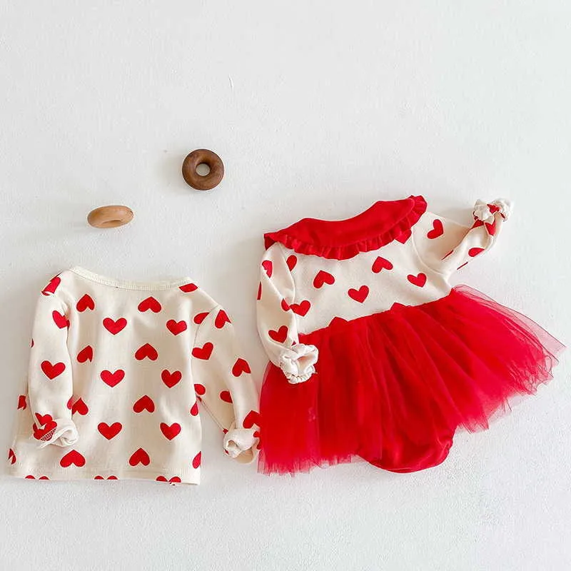 Vår Alla hjärtans dag Baby Girls 2-Piece Sets Love Heart Långärmad Jumpsuit + Cardigan Coat Söt Outfits E6076 210610