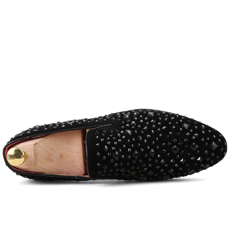 Svart Spikes Märke Mens Loafers Luxury Skor Denim och Metal Sequins Högkvalitativa Casual Men Skor Fashion Party Flats 220221