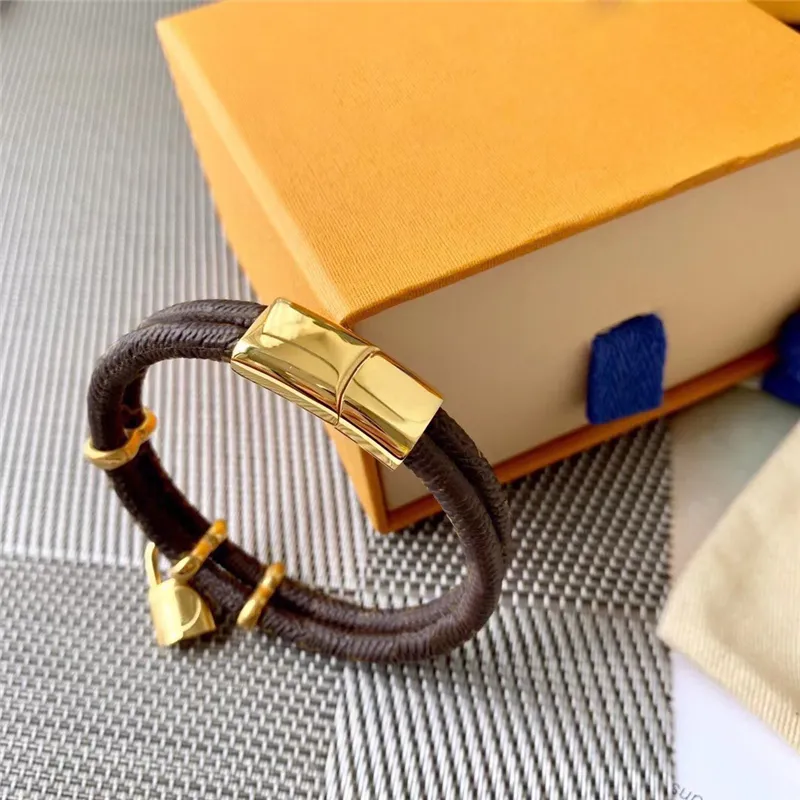 Bracelet en cuir PU marron rond classique, avec tête de verrouillage en métal, dans une boîte cadeau de vente au détail, Stock SL053139
