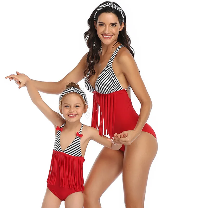 Famille Matching Look Feuille Maillot de bain Tenues Mère Fille Maillots de bain Gland Maman et moi Bikini Beachwear Vêtements Maillot de bain 210417