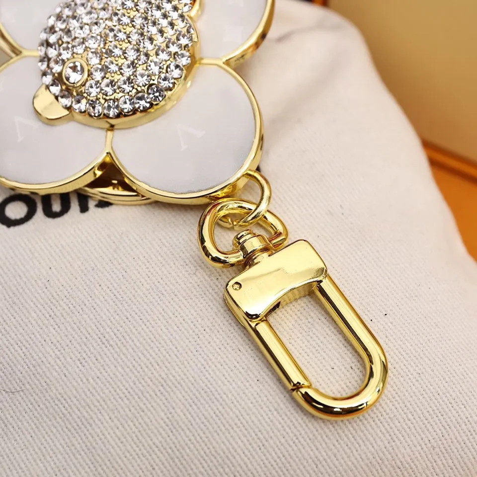 3 couleurs Designer de luxe trousseau élégant tournesol image pendentif porte-clés clés à la mode boucle hommes femmes sac ornements haute qua267l