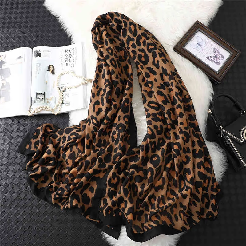 2021 Designer Merk Vrouwen Sjaal Luipaard Print Katoen Grote Maat Pashmina Lady Sjaals Winter Warm Animal Pattern Foulard Hijabs