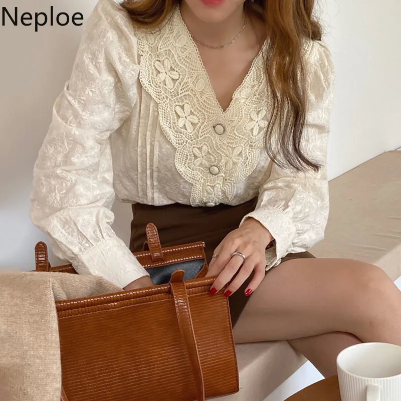 Neploe Vintage Spitze Häkeln Flor Blusen Frauen Sexy V-ausschnitt Einreiher Shirts Tops Süße Puff Sleeve Elegante Bluse 4G904 210422