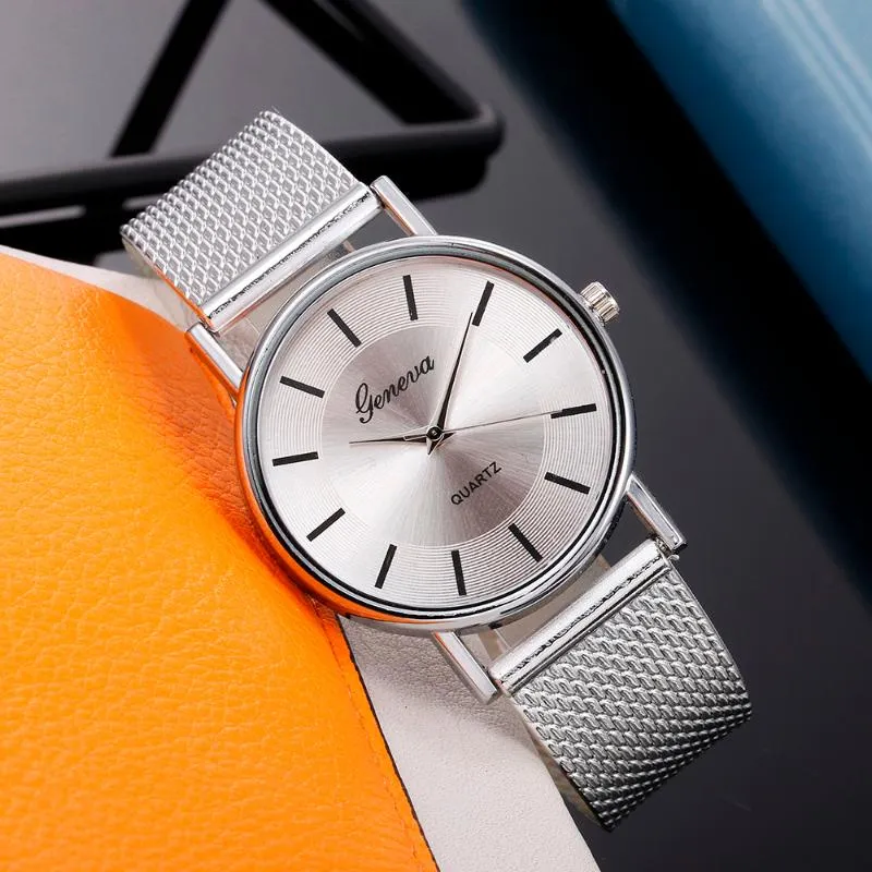 손목 시계 제네바 여성의 캐주얼 실리콘 스트랩 쿼츠 시계 최고의 브랜드 여자 팔찌 시계 손목 시계 여성 relogi236f