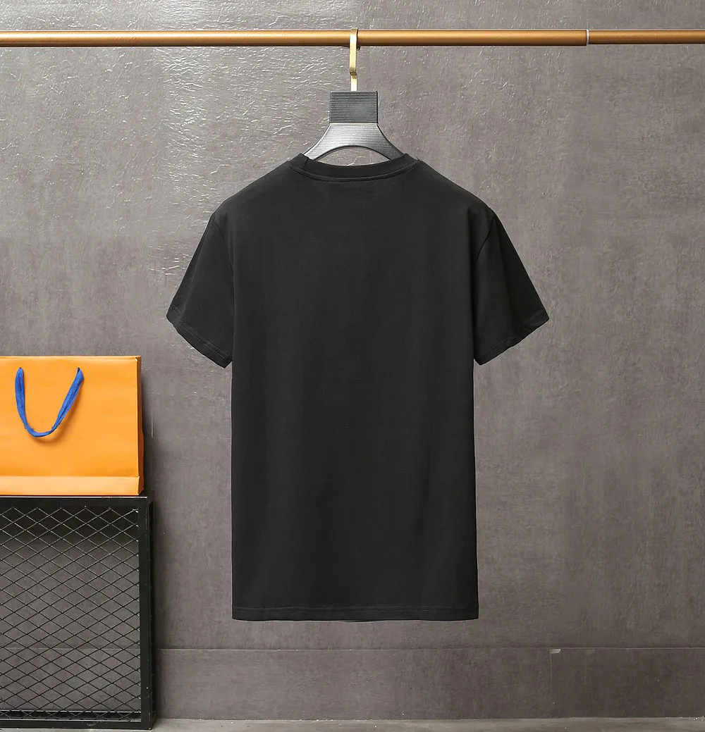 Heren t-shirts Designer Mens zomer t-shirt met driehoek metalen patroon Casual mode t-shirt jongens hiphop streetwear tops eur maat 3ywd