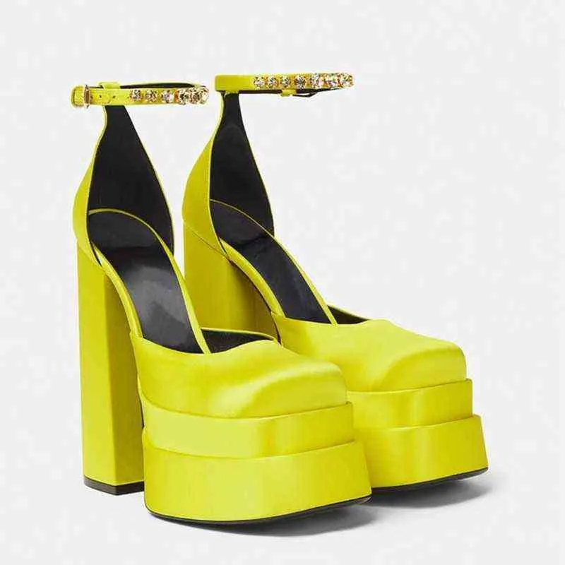 Sandales d'été chaussures sexy nouvelle marque femmes sandales épais talons hauts plate-forme noir rouge jaune robe fête mariage femme pompes 220303