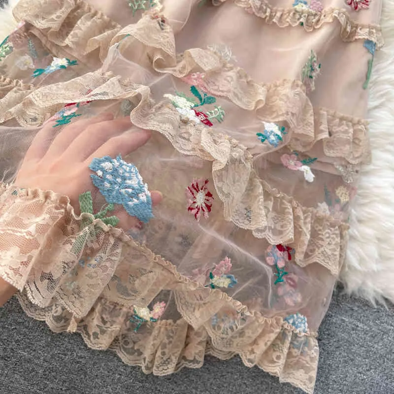 Primavera lace madeira orelha vestidos feminino colarinho de manga curta de mangas pesadas flor de bordado francês MIDI vestido c776 210506