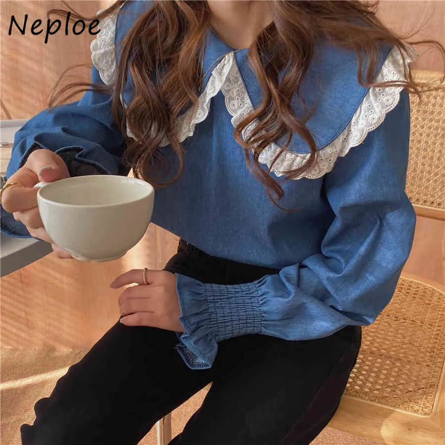 Elegant Lace Hollow Out Design Denim Blouse Women Peter Pan Collar Flare Long Sleeve Vintage Blusas Spring Shirt 210422