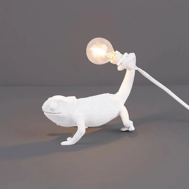 Lampy stołowe Nordic Designer Lizard Lampa nocna nowoczesna urocza żywica LED Animal Chameleon Łóżko salon dom Deco Light FoxTureTabl224M