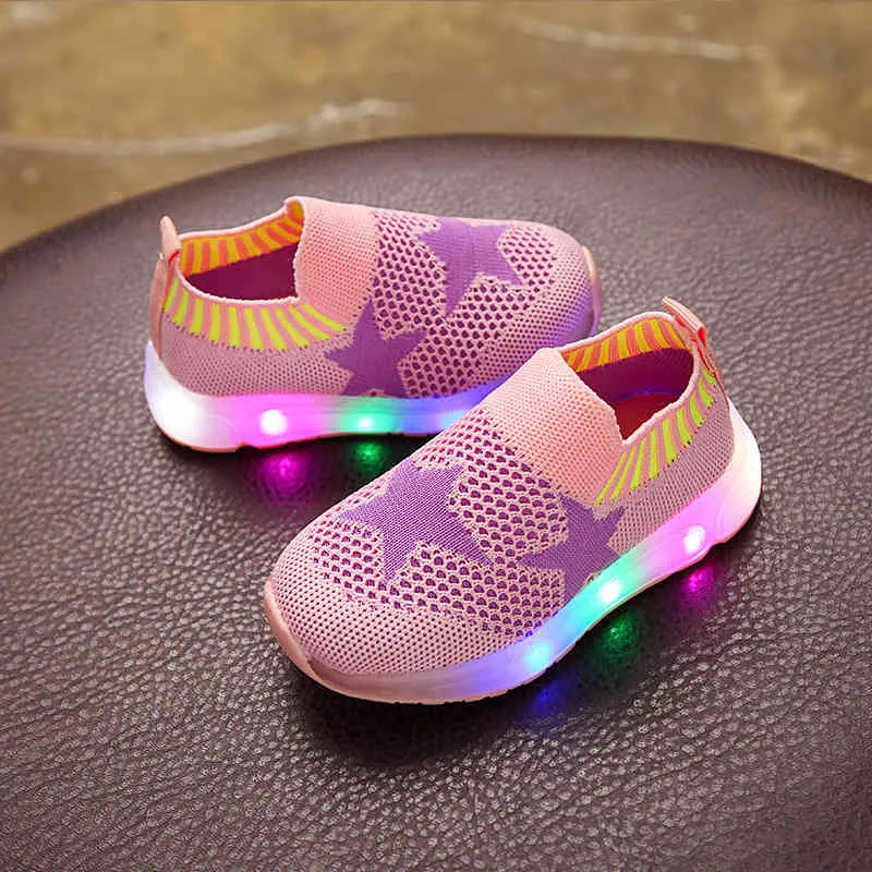 Taille 22-31 Enfants LED Light Up Chaussures Garçons Baskets résistantes à l'usure Filles Baskets antidérapantes Chaussures lumineuses pour bébés avec respirant 210329