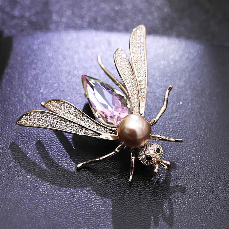 Cute Bee Bouttoniere Jewelry For Women Corea Fashion Suit Corpetto Accessori Design Zirconia Maglione Spille Spille