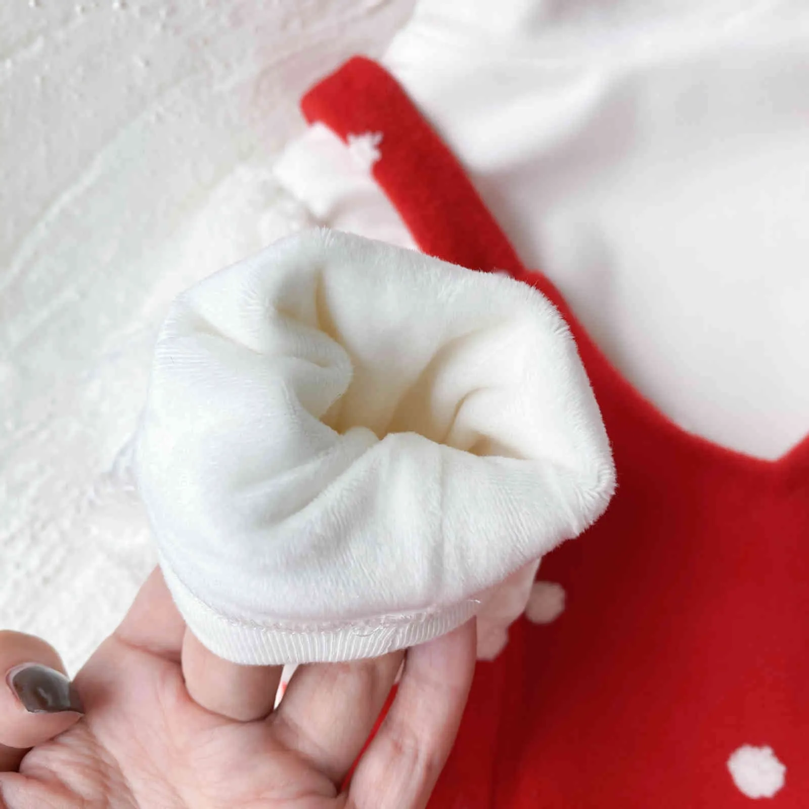 Ragazze di moda invernale simpatici abiti natalizi a pois bambina T-shirt base casual spessa e abito generale con berretto rosso 3 pezzi set 210508