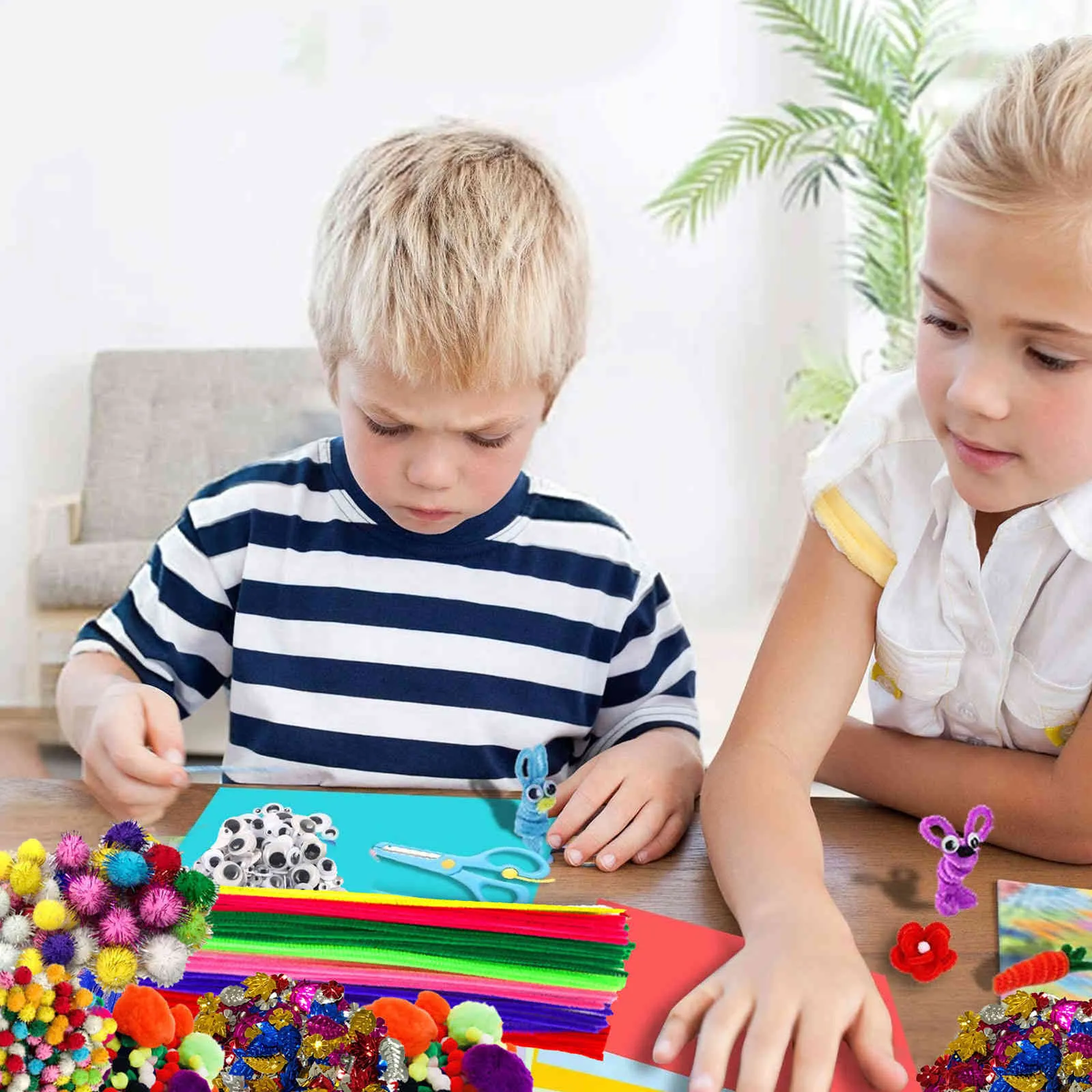 Le kit de fournitures d'artisanat d'arts de bricolage pour enfants comprend des papiers de feutre de couleur pour les yeux