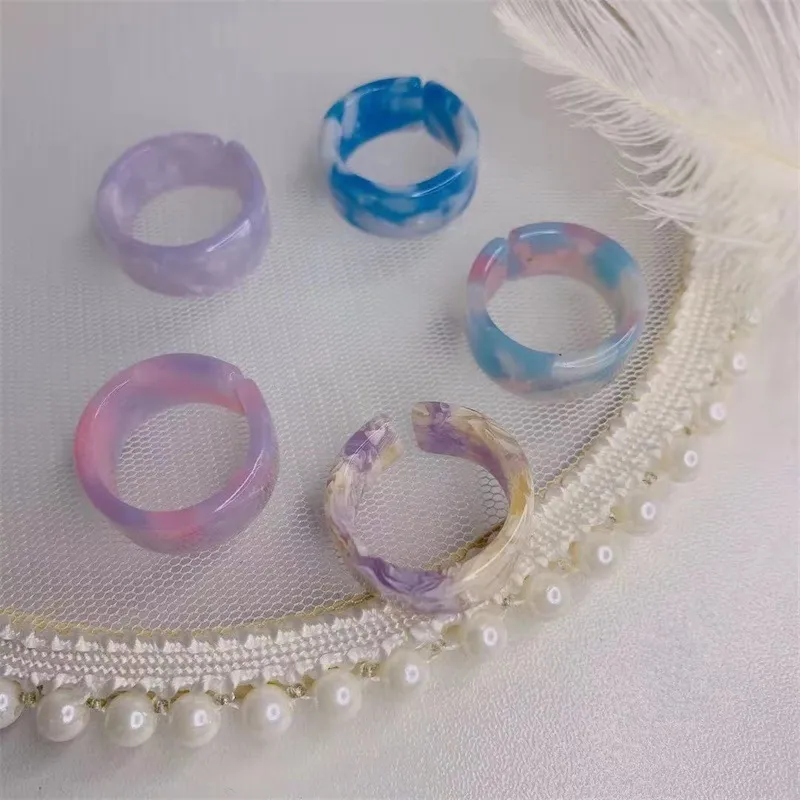 2021 Texture de gradient Floominant transparent Transparent minimaliste Resin acrylique coloré Bonnes Rings réglables pour femmes