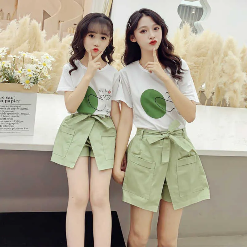 ママと娘のママのマッチ服夏の子供の女の子漫画プリントTシャツショートパンツ2個の服韓国風スーツ210708