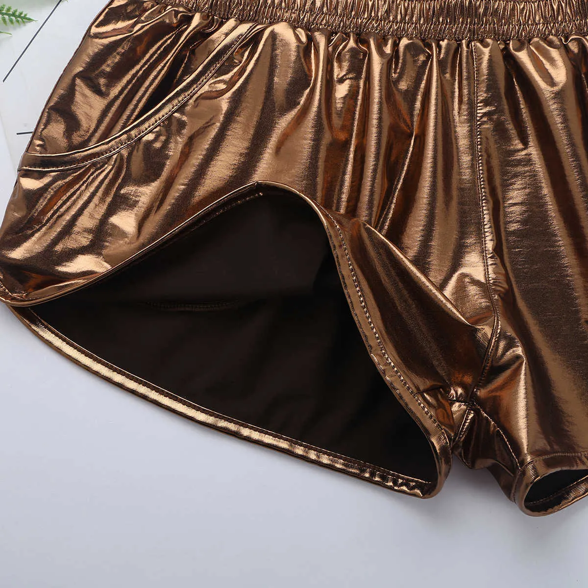 Iiniim Mens Shiny Metallic Night Club Party Shorts Elastische Tailleban Boxer Pouch Stage Performance Clubwear Costume Trunks 210716