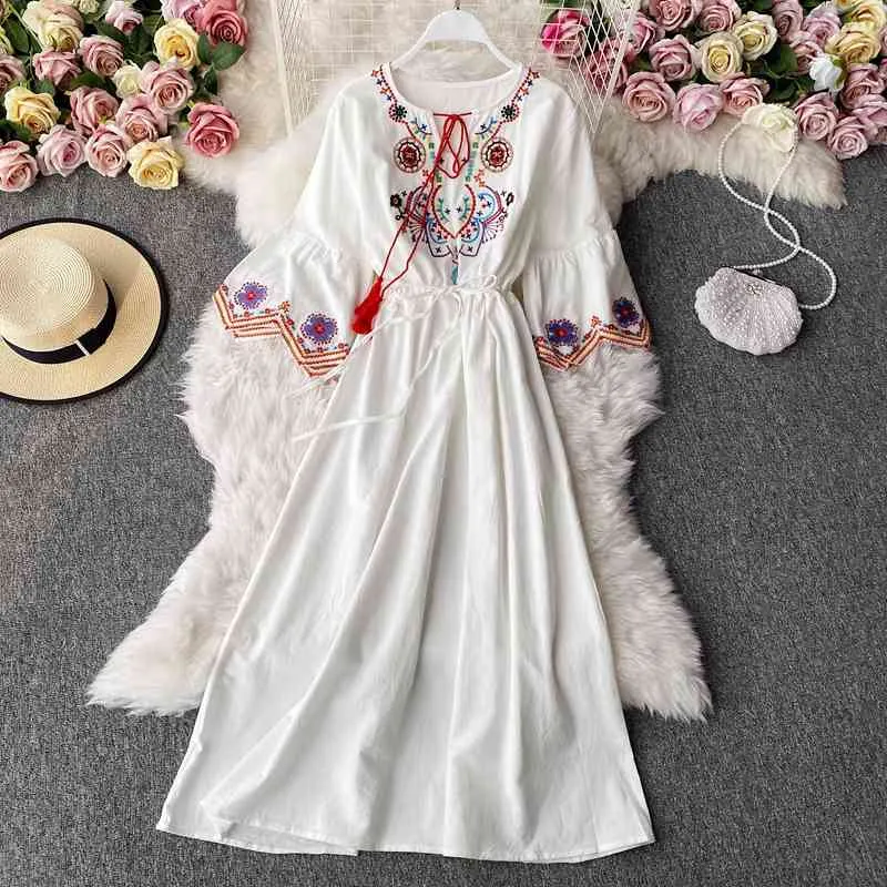 Women's Indie Folk Dress Desert Grassland Travel Cyber Celebrity Po Modeling Embroidery Lacing Long A-line Female ML866 210506