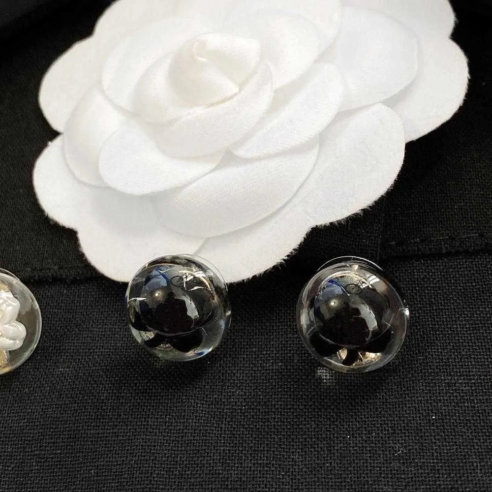 Marque de mode perle bijoux noir blanc boucles d'oreilles acrylique noir rond camélia fleur boucles d'oreilles conception de fête de mariage boucles d'oreilles 9192539