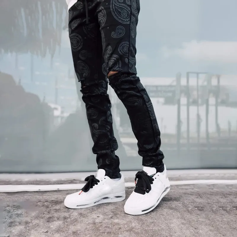 Moda uomo gamba dritta nera stampata a vita media jeans strappati blu pantaloni denim hip-hop vintage da uomo streetwear