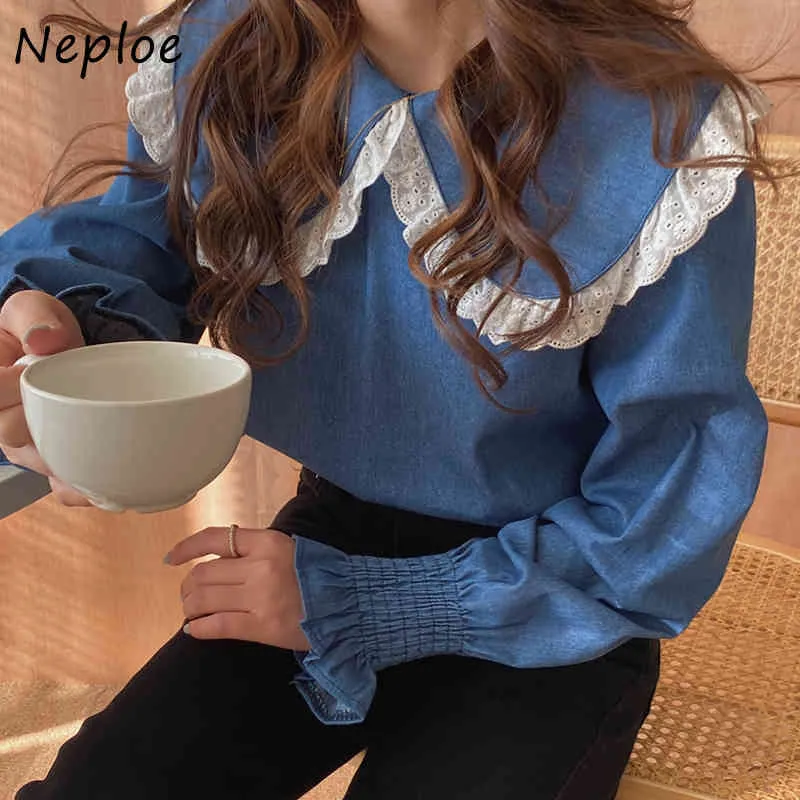 Elegant Lace Hollow Out Design Denim Blouse Women Peter Pan Collar Flare Long Sleeve Vintage Blusas Spring Shirt 210422