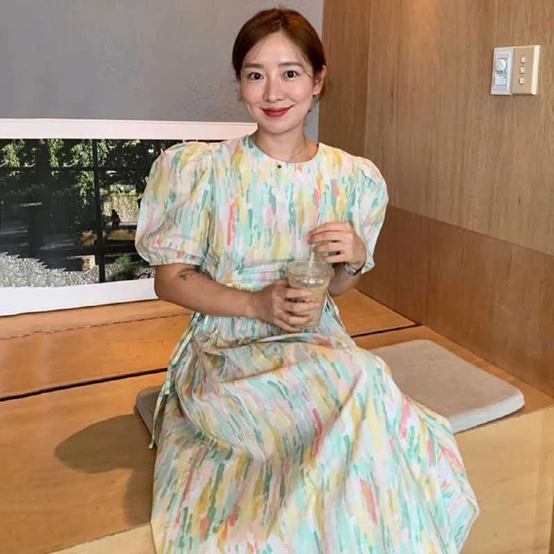 Korejpaaの女性のドレス夏の韓国のシックな洋風水彩プリントプリーツサイドレースバックボタンPuffスリーブVestidos 210526