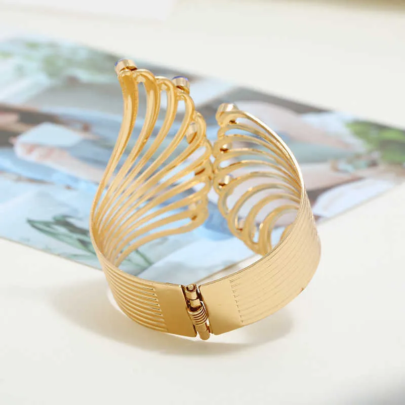 Lnrnan 2019 New Fashion Jewelry Cuff Gold Open Metal Bangle Hollow Bracelet for Women Bracelets Female Clothing Accessories Q0719