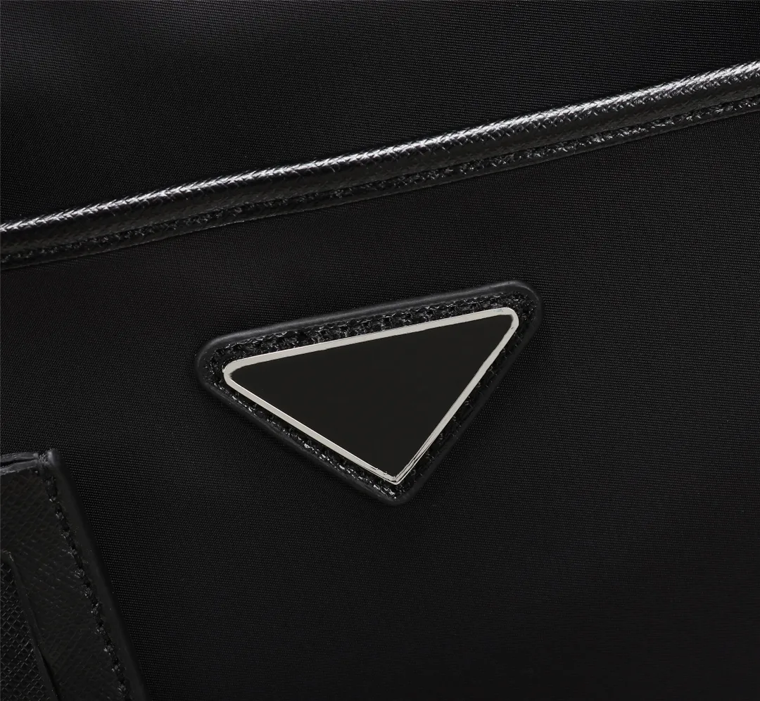 2021 남자 블랙 나일론 디자이너 서류 가방 고품질 노트북 가방 대기업 레트로 패션 사무실 핸드백 205W