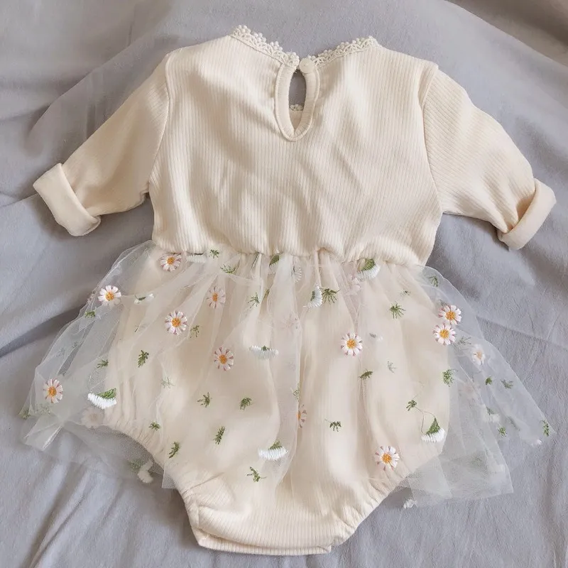 Baby Bodysuit Barnens stickning Mesh Princess Puff kjol Triangle Ha Yi Crawling Suit med Fart Coat 210515