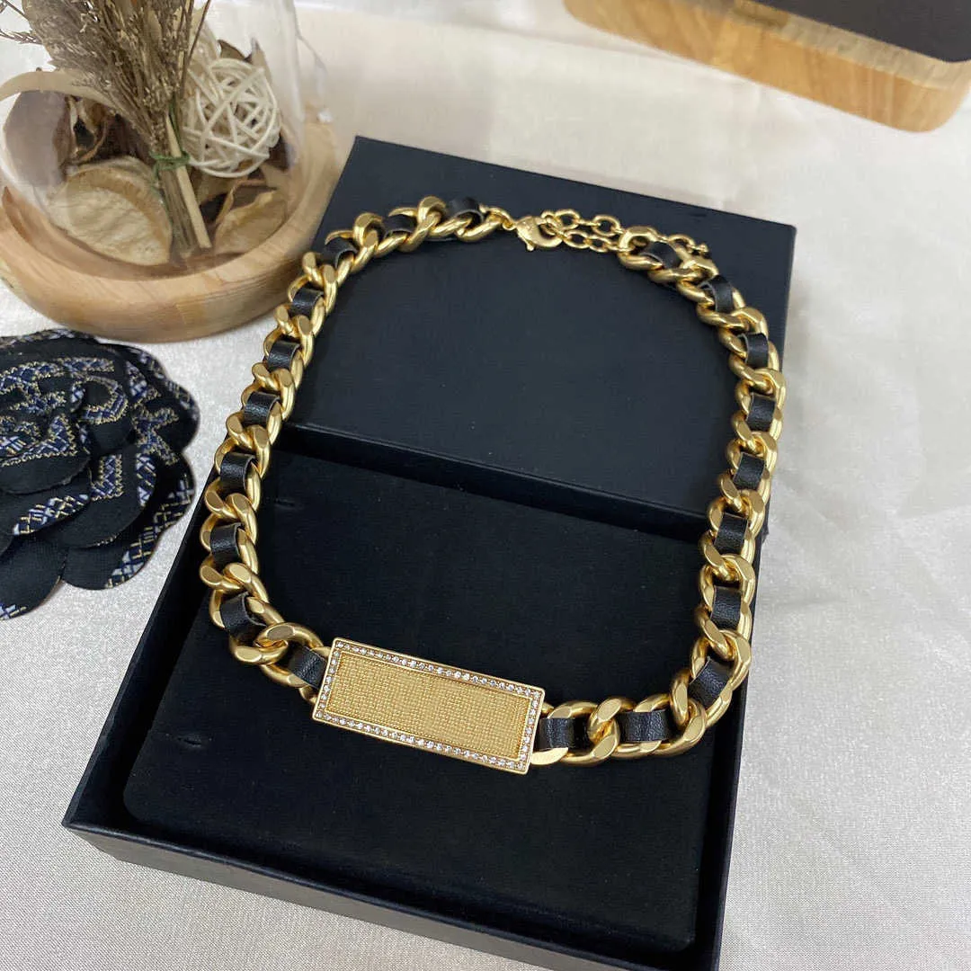 di gioielli di moda di marca da donna catena spessa partito colore oro chiaro braccialetto girocollo in cristallo C nome lettera pelle nera5221574