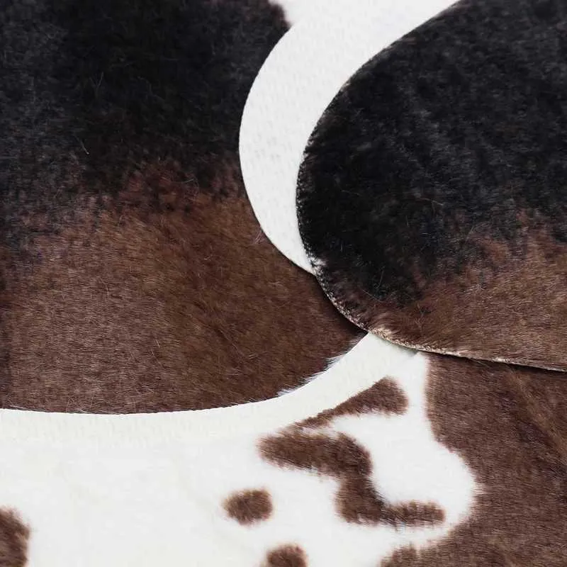 牛プリントラグの牛革敷物の居間の居間の滑り止めのカーペットのための馬の居間の滑り止めドアマットホーム織物110cm x 75cm 210928