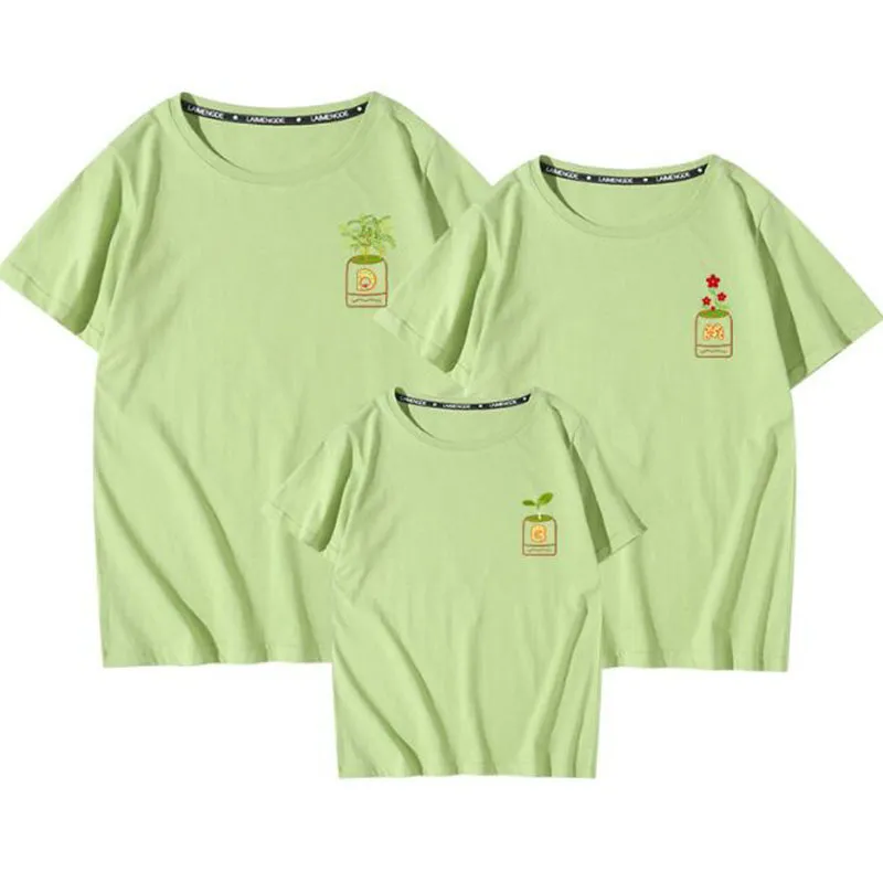 Familj ser matchande outfits t-shirt kläder mor far son dotter barn baby sommar botanik tryck 210521