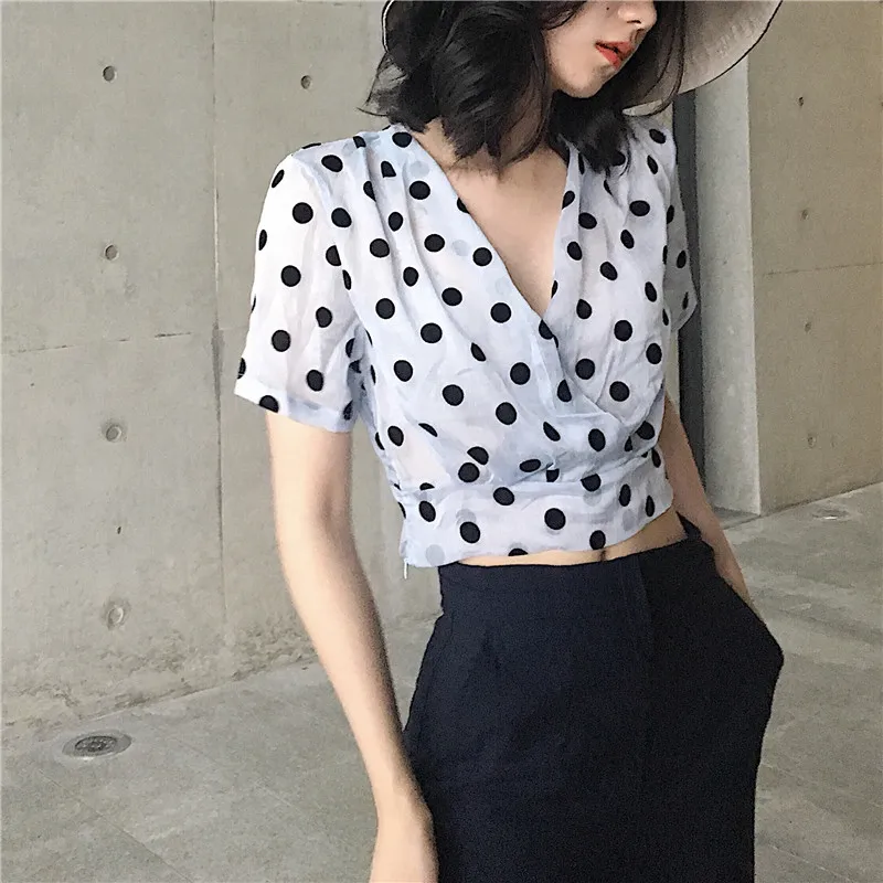 Sexy Chic Coreano Vintage Crop Tops V Pescoço De Manga Curta Blusa Mulheres Bolinhas Chiffon Top Cintura Alta Cintura Slim Blusas Mujer Camisas 210429