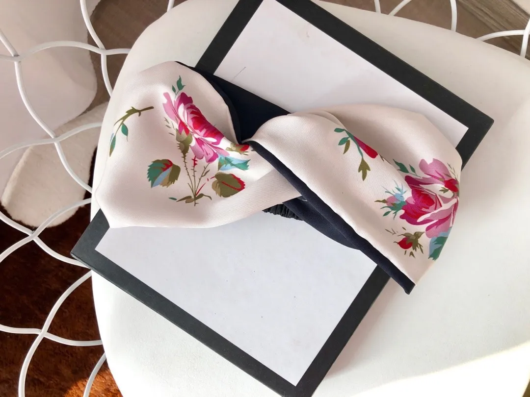 Elastische Seidenstirnband für Frauen Buchstaben Designerin Grüne rote Blumenhaarbänder Mädchen Retro Turban Headwraps2477