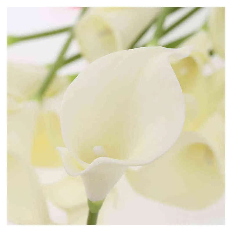 Cadeaux pour les femmes 18x Artificielle Calla Lily Fleurs Unique Longue Tige Bouquet Réel Décor À La Maison Couleur: Crémeux Y211229