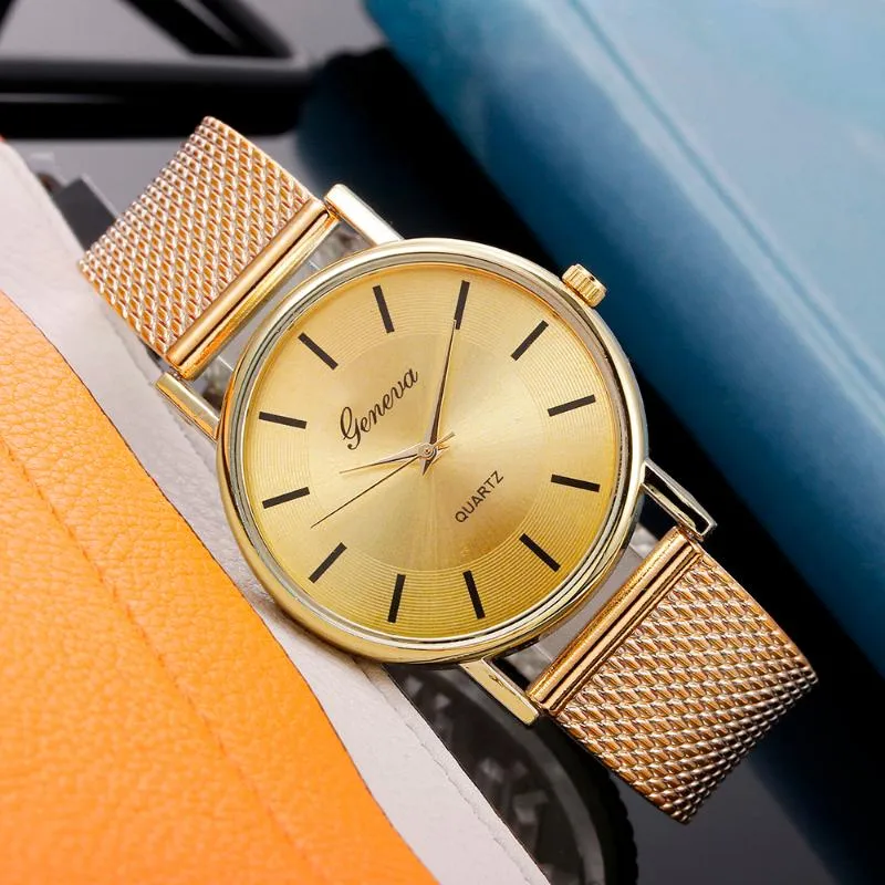 ساعة معصم بيع جنيف للسيليكون غير الرسمي حزام السيليكون الكوارتز شاهد أفضل العلامة التجارية سوار الفتيات على مدار الساعة Women