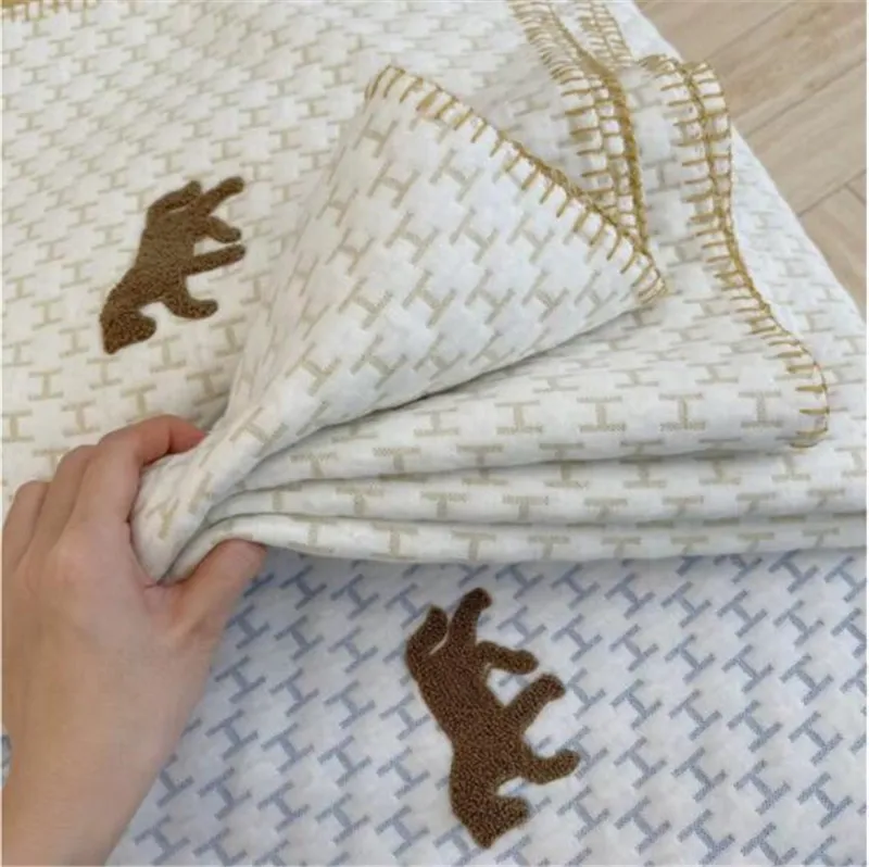 Luxury designer pony Plaid pattern blankets for newborn baby children high quality cotton shawl blanket size 100 150cm warm Christ276e