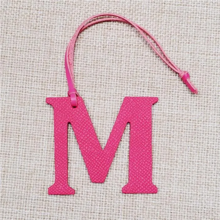 Llaveros con letras iniciales M para mujer, adornos de soporte para bolso, llavero de cuero real, colgante de coche, cadenas de personalidad de color sólido