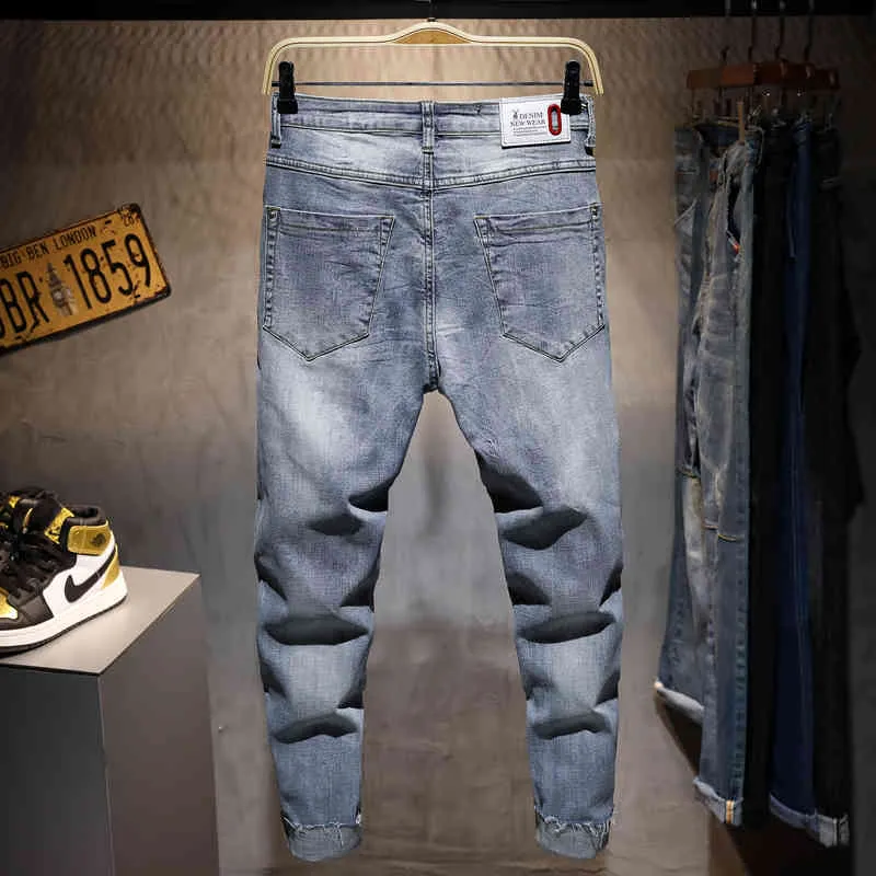Mannen gescheurd casual skinny jeans broek mode merk man streetwear brief gedrukt noodlijdende gat grijze denim broek