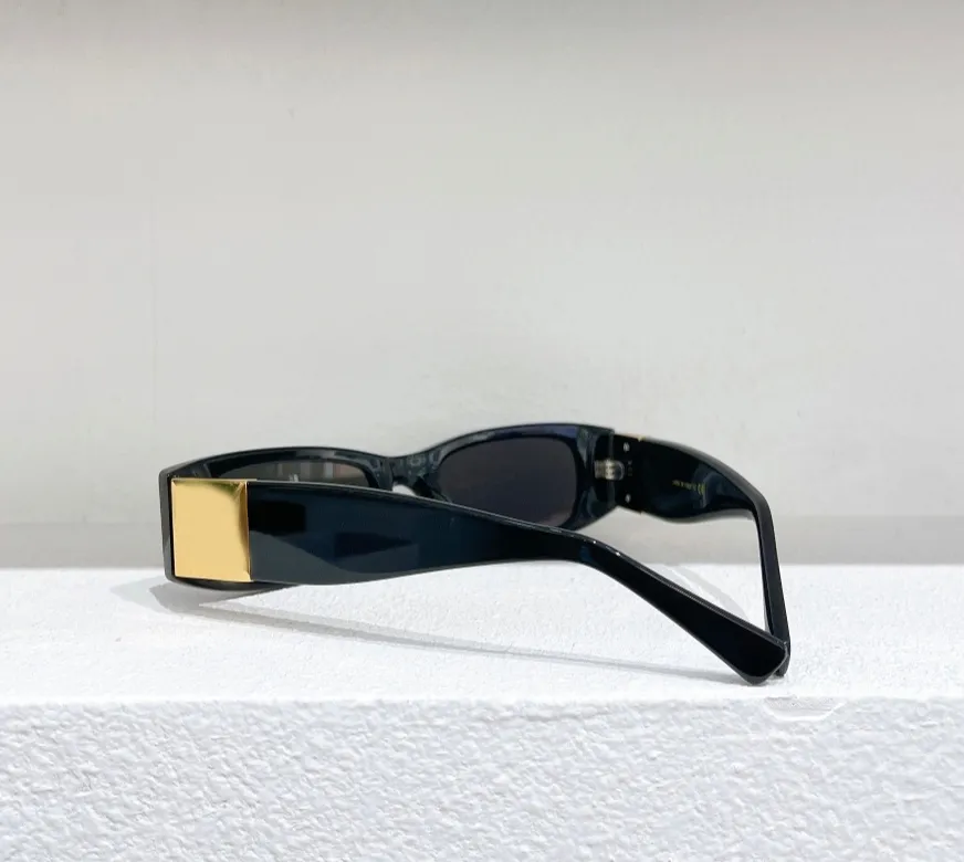 Letni prostokąta owalne czarne okulary przeciwsłoneczne 4105 szaro -gradientowe szklanki dla kobiet z Box202z