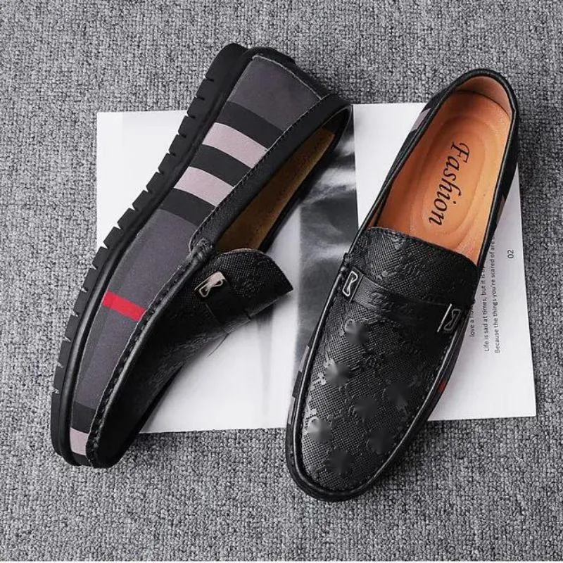 Mocassim sapatos masculinos 2021 novo deslizamento em couro PU casual sapatos de negócios moda clássico confortável primavera outono simplicidade bico redondo conciso sólido DH531