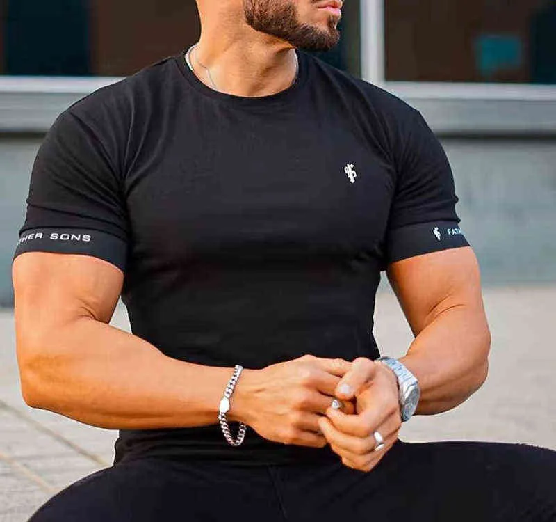2022 verão homens casuais correndo camisetas Treinamento de fitness academia Novo masculino O-pescoço impresso de alta qualidade esportes t - shirts grandes dimensões G220223