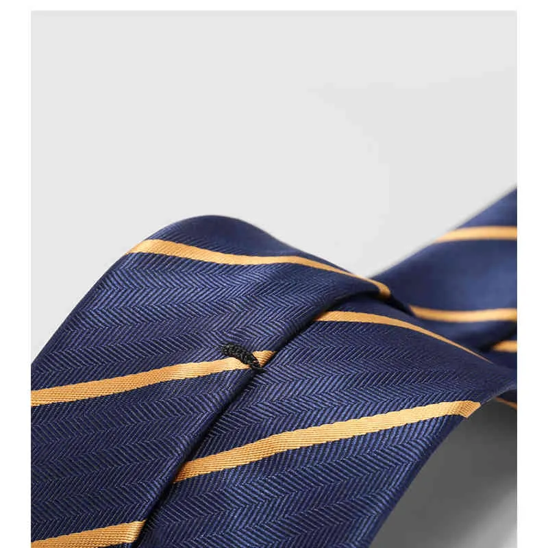 Cravatta a righe blu navy di lusso uomo 7 cm Cravatta in poliestere di seta abito da cerimonia di design di marca aziendale da sposa con confezione regalo