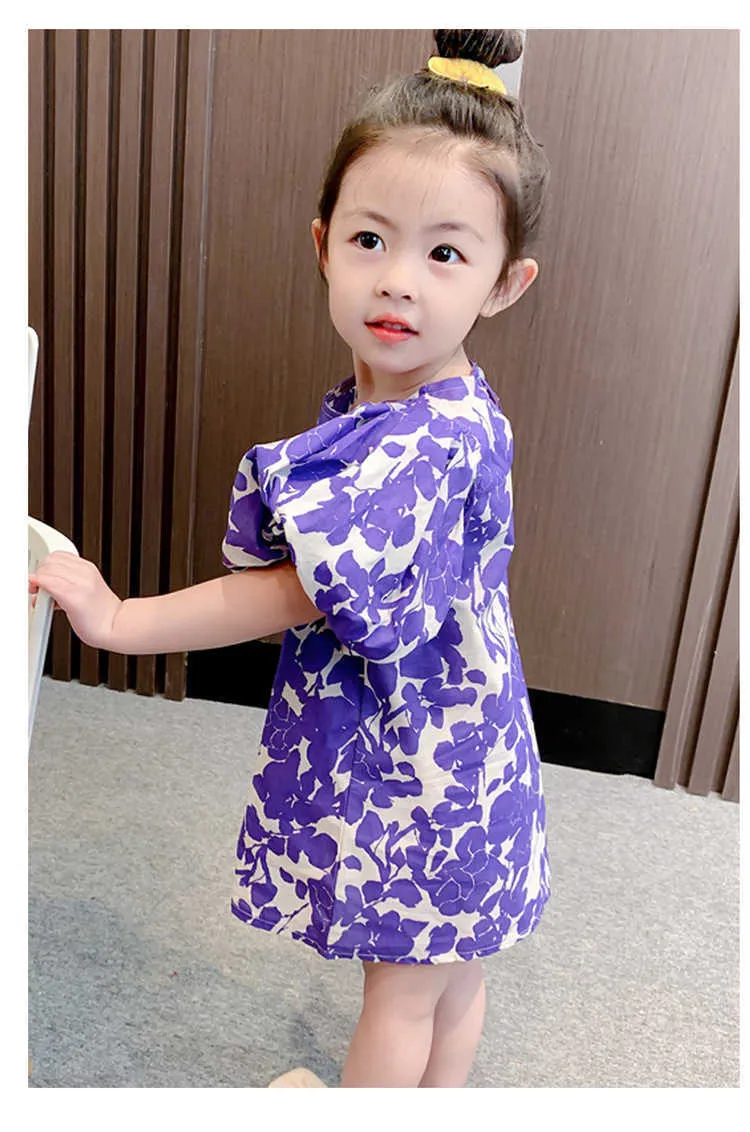 Robe française à manches courtes pour enfants 2021 printemps et été filles de style étranger fleurs violettes manches bouffantes robe blanche usine Q0716