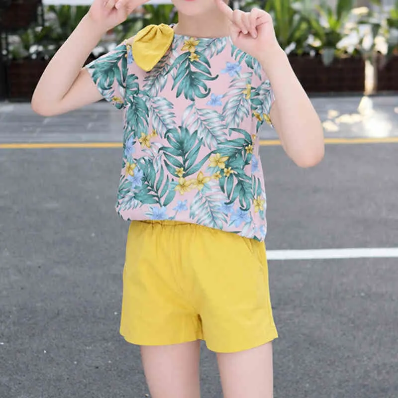 Meisjeskledingset Strapless top met bladprint + effen kleur shorts Zomer Casual kinderen 2-delig 210515